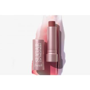 Balsam de buze colorat cu petale de zahăr Balsam de buze colorat cu petale de zahăr