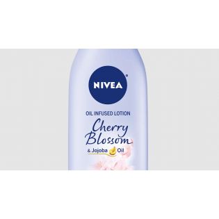 Lotiune infuzata cu flori de cires si ulei de jojoba