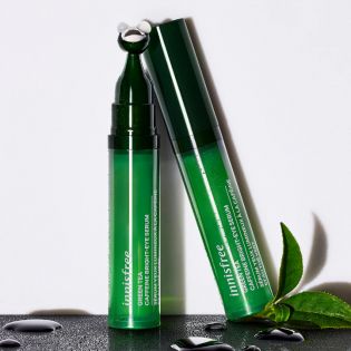 Ser de ochi strălucitori cu cafeină de ceai verde